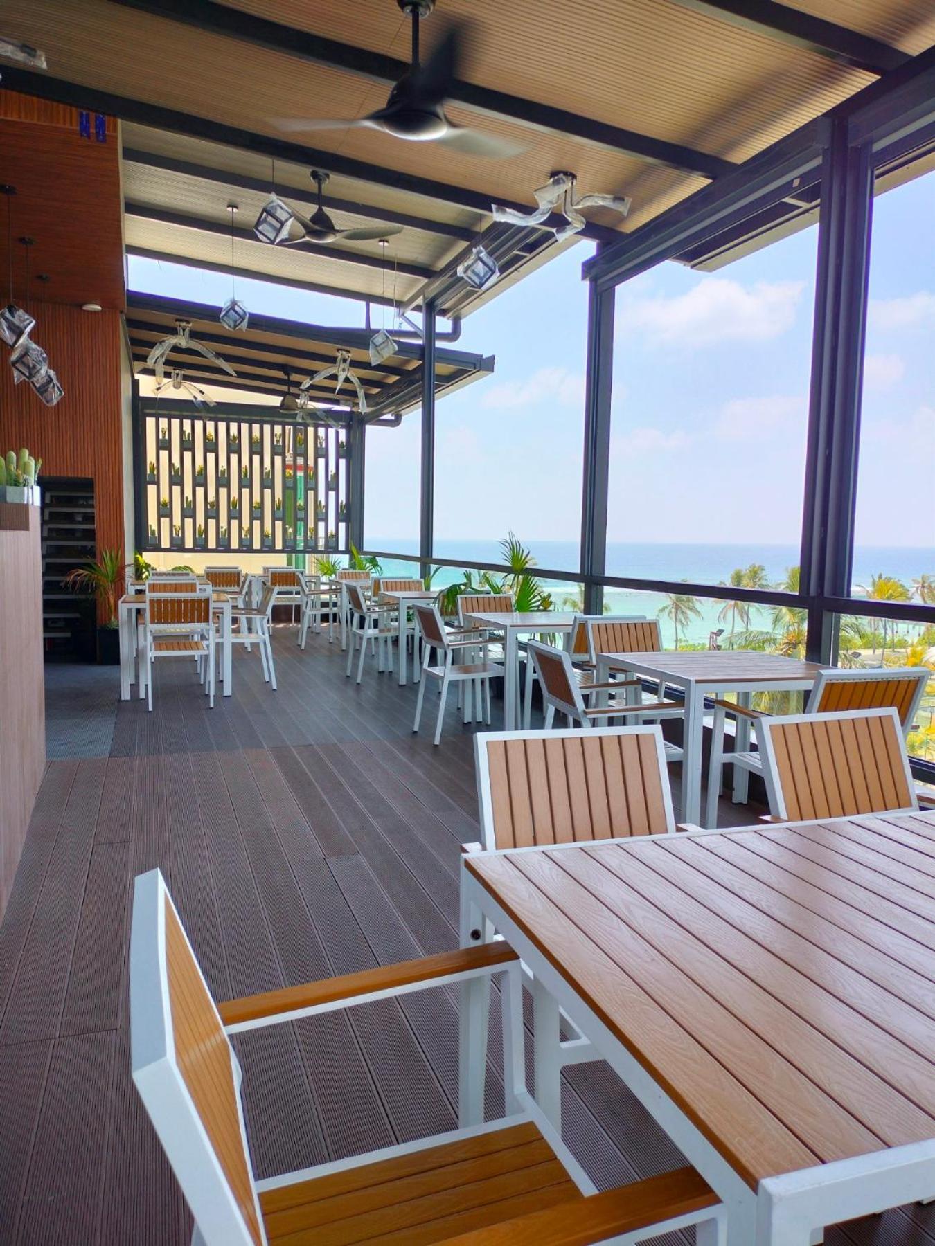 Star Shell Hotel